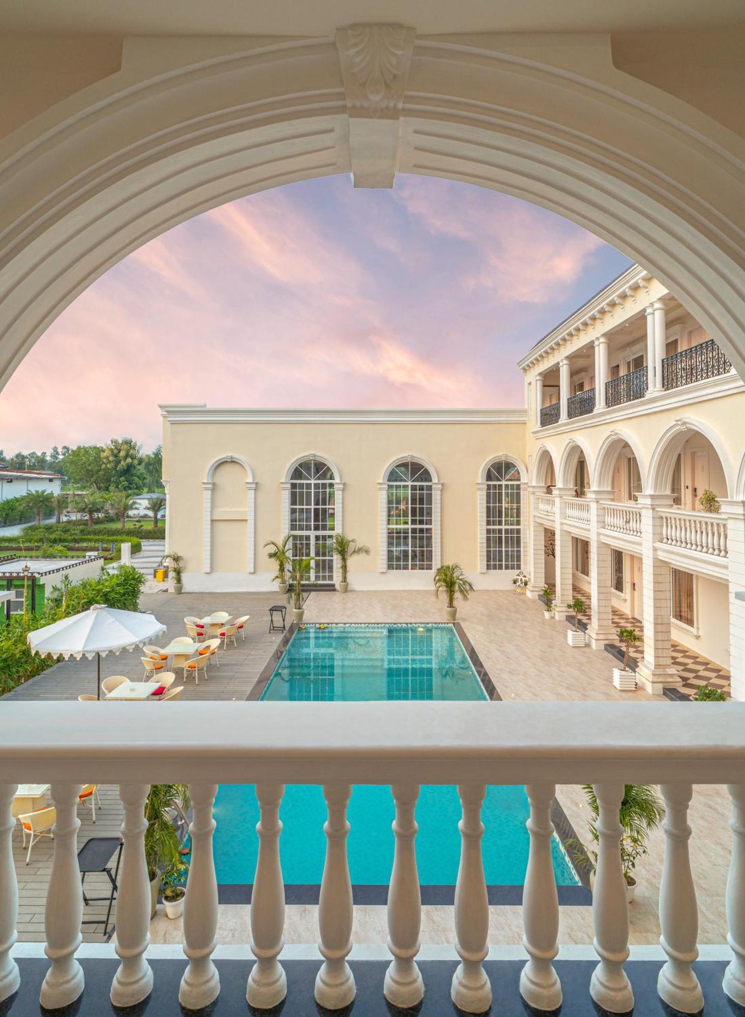 Rudra Imperial Resort Sitapur  外观 照片