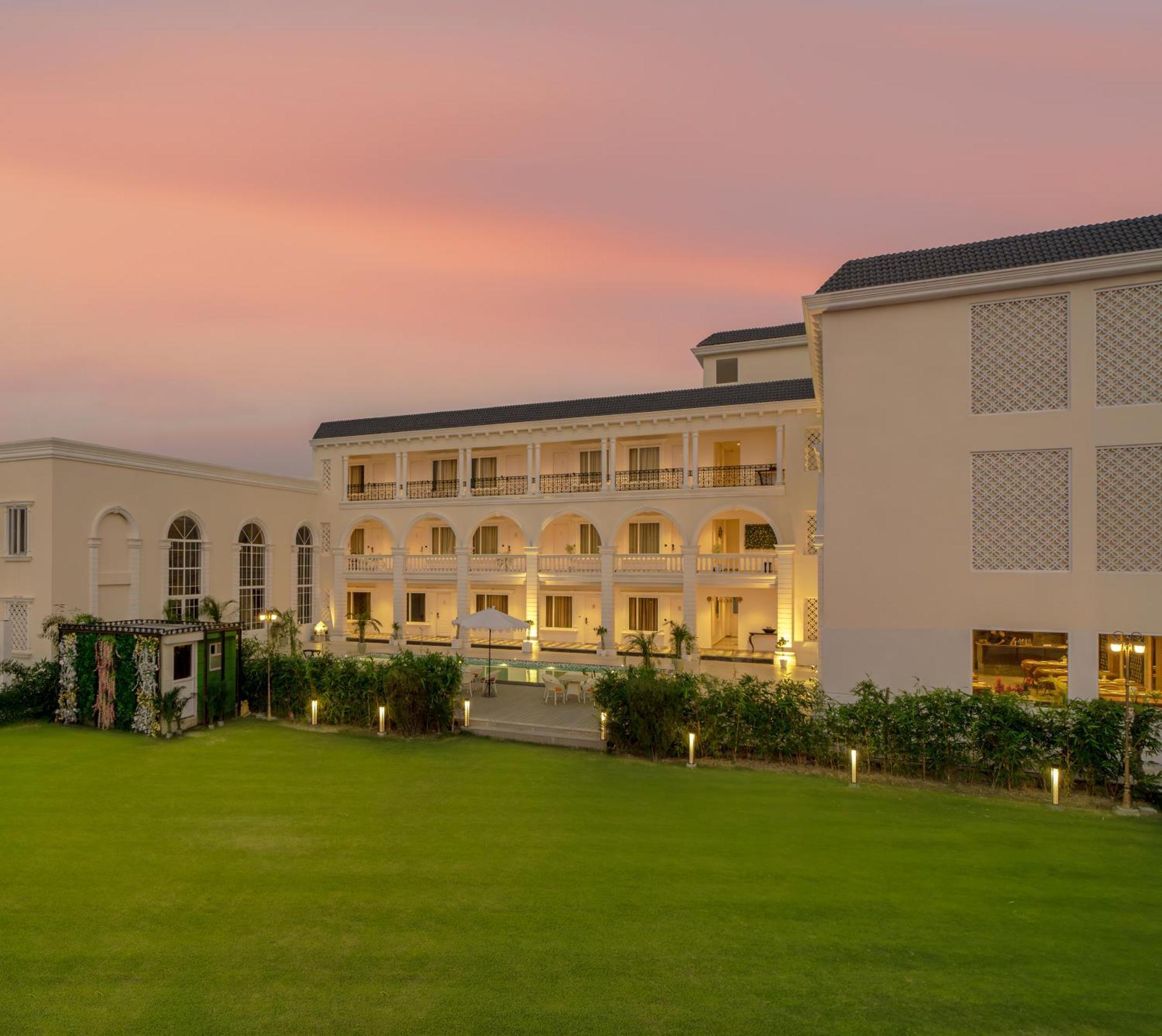 Rudra Imperial Resort Sitapur  外观 照片