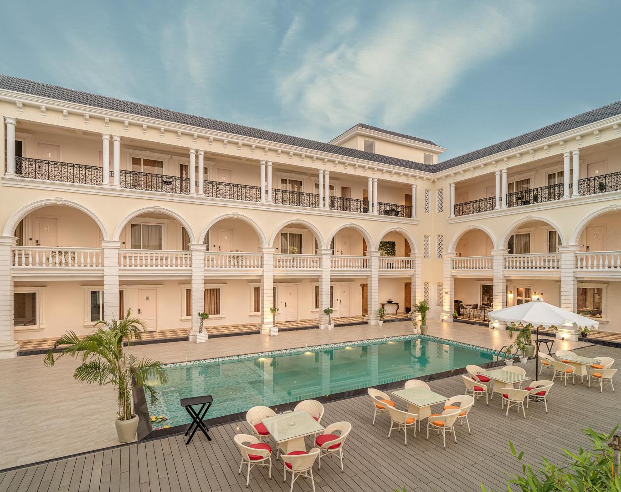 Rudra Imperial Resort Sitapur  外观 照片