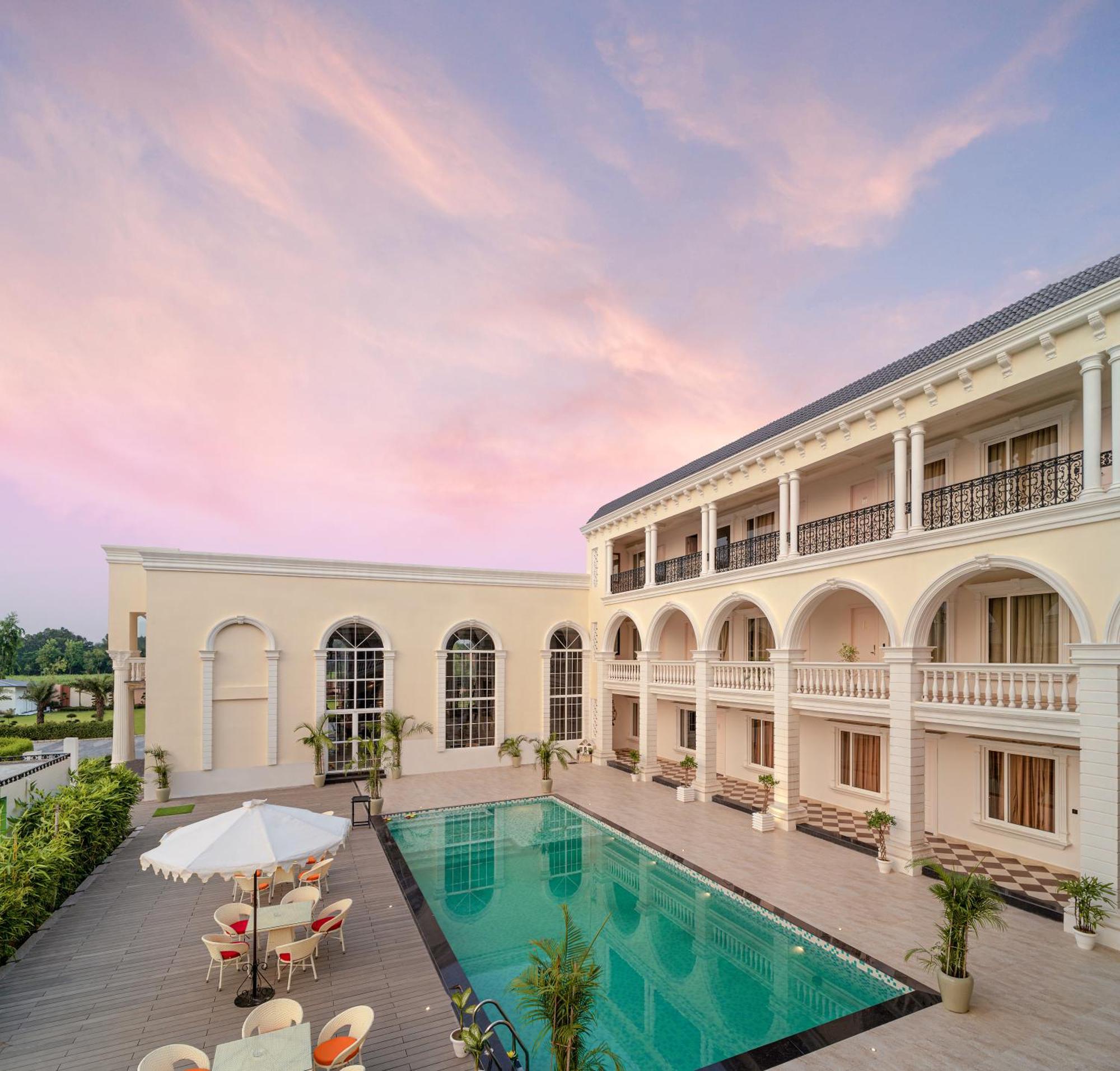 Rudra Imperial Resort Sitapur  外观 照片
