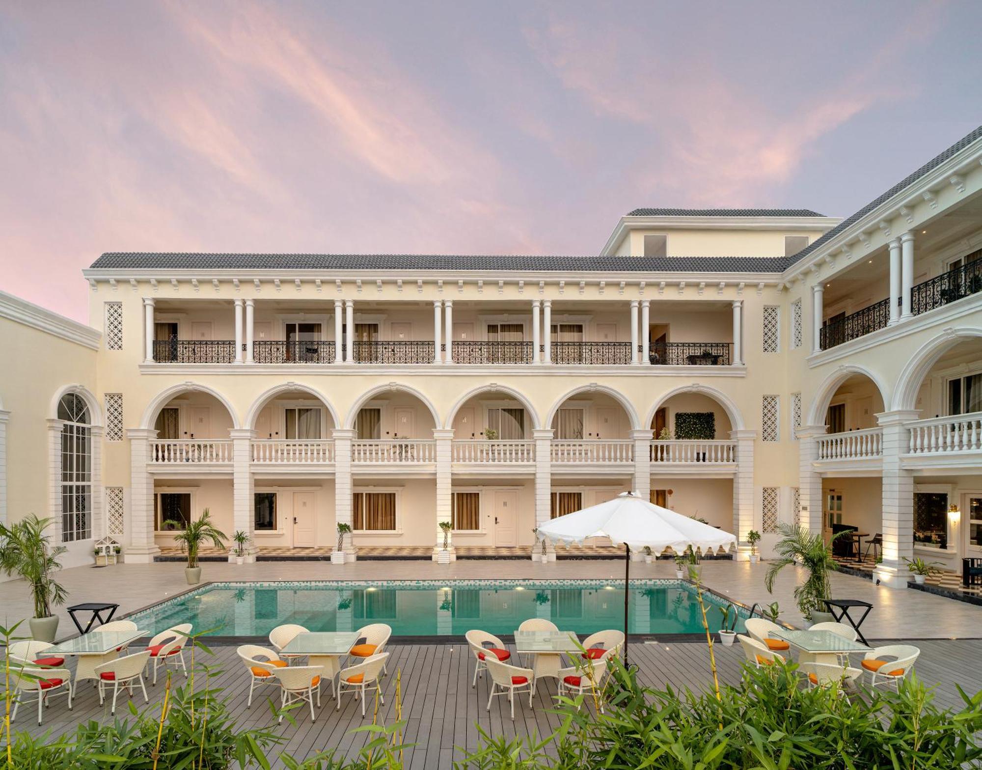 Rudra Imperial Resort Sitapur  外观 照片